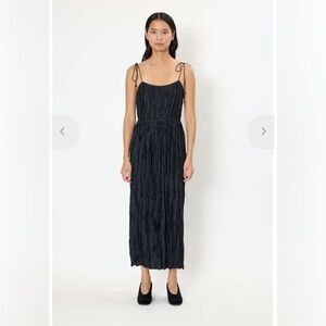 Ulla Johnson Orla Tie-shoulder Plissé Midi Dress In Noir
